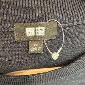 Uniqlo Men's Navy Crewneck Sweater